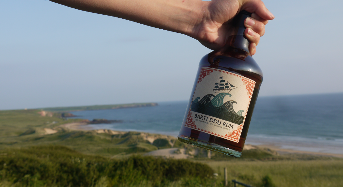 Barti_Ddu_Spiced_Rum at the beach